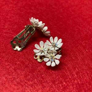 Coro vintage Gold and White Floral Clip-On Earrings